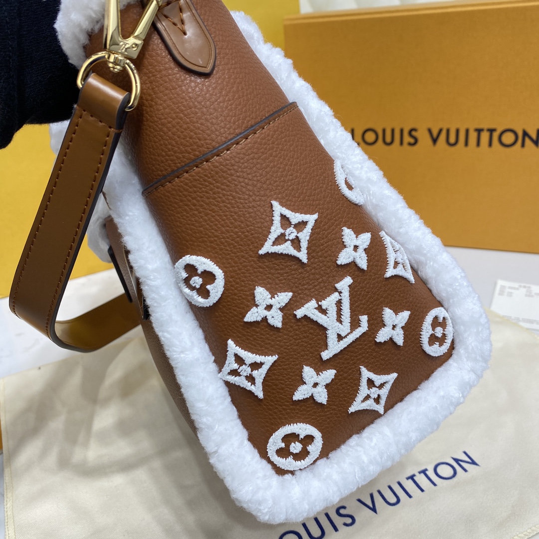 Louis Vuitton ON MY SIDE PM Tote Bag M58918 Caramel